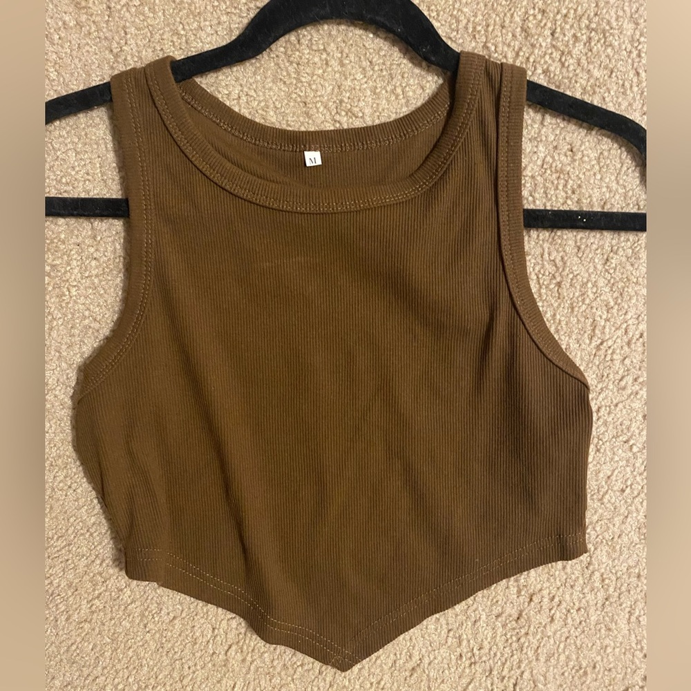 BUY NOW SALE‼️ Brown sleeveless v line crop top